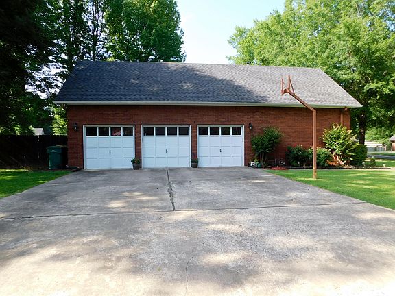 3rd image of 404 Mallard Ln