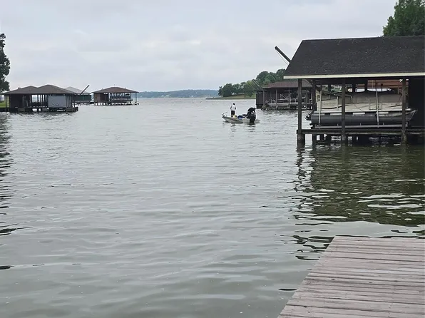 560 Lake Grove Dr, Coldspring, TX 77331