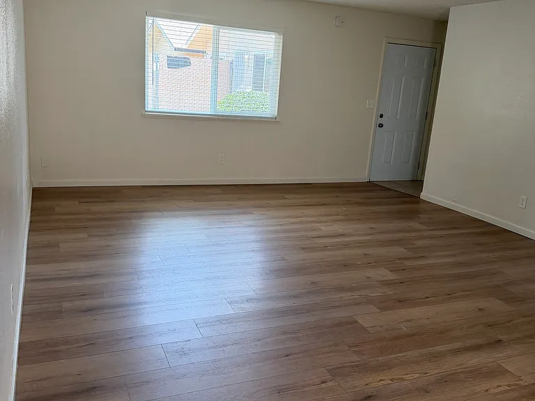 2241 N Chestnut Ave #103 — Photo 12