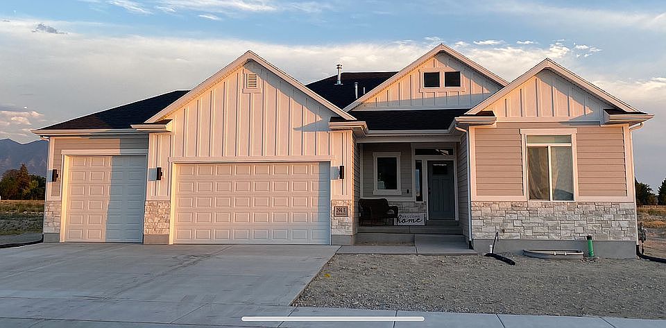 1st image of 294 E Bedford Dr #529