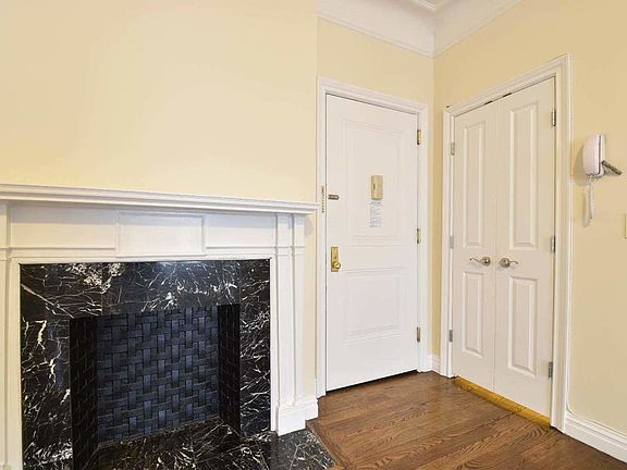 4th image of 2350 Broadway #323A