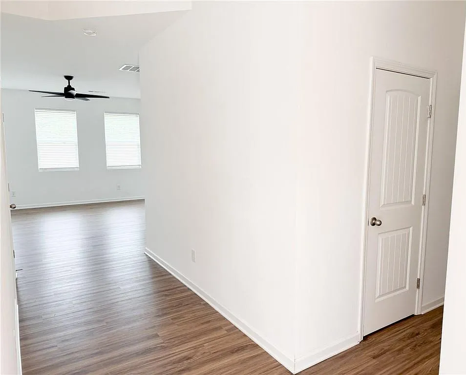 3 bed, 2.5 bath, 1749 sqft, $2,300 — Photo 3