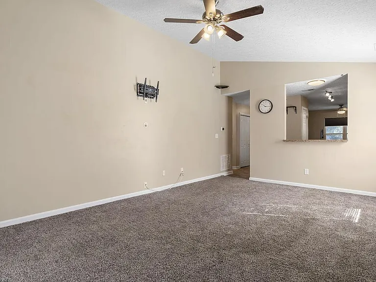 141 Clover Valley Dr — Photo 5