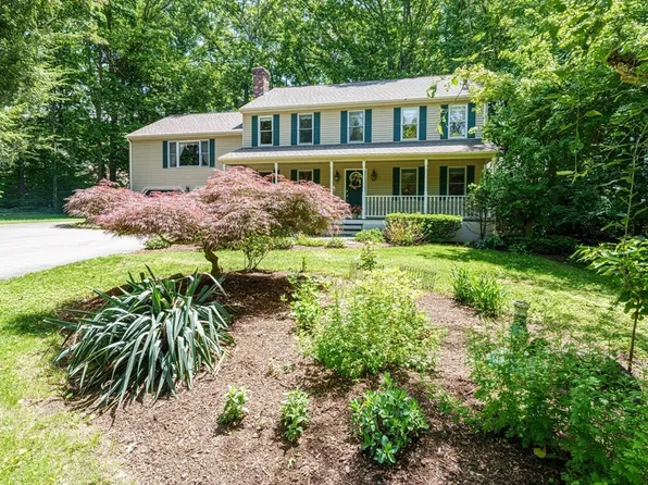 21 Woodridge Rd, Milford, MA 01757
