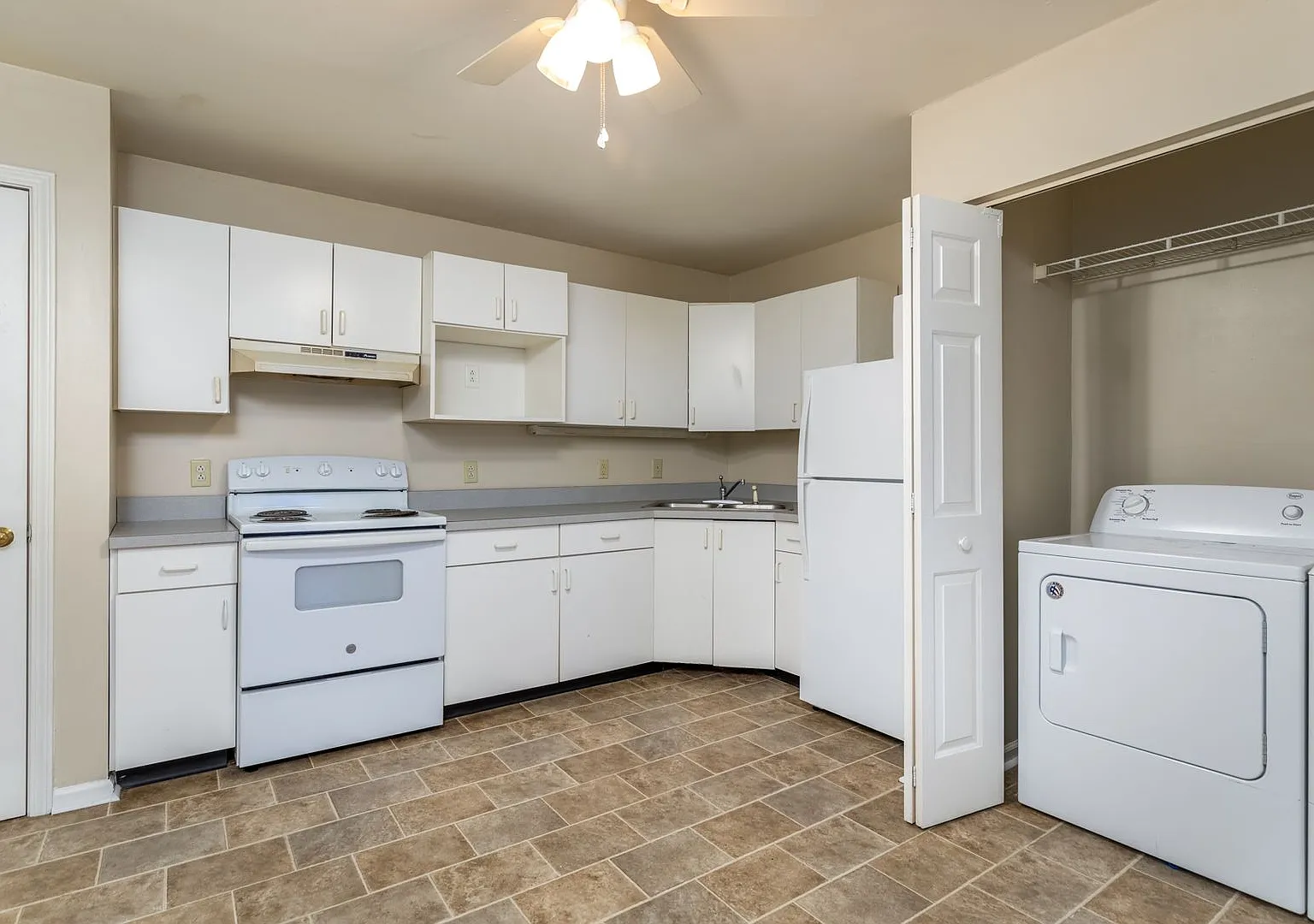 1 Bed, 1 bath — Photo 3