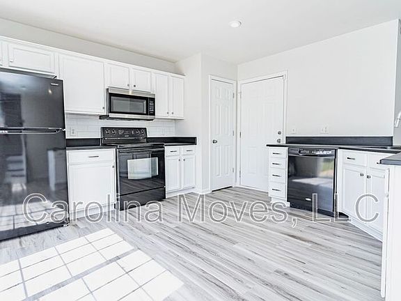 5th image of 3 Crescent Creek Ct