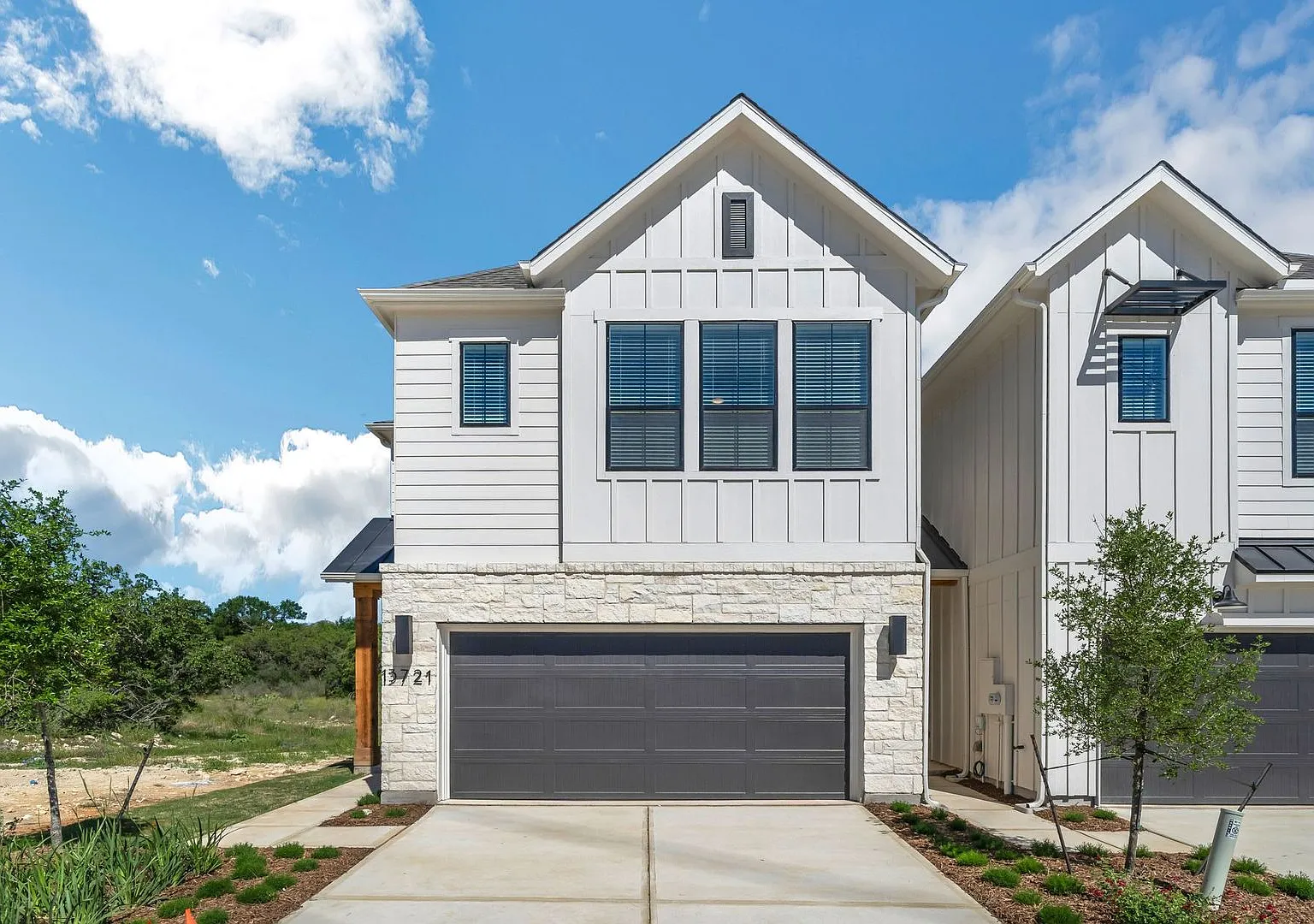 Beautiful Modern Townhome Close To Lackland!September Special! Get 2 Weeks Free Rent When You Mov... — Photo 1