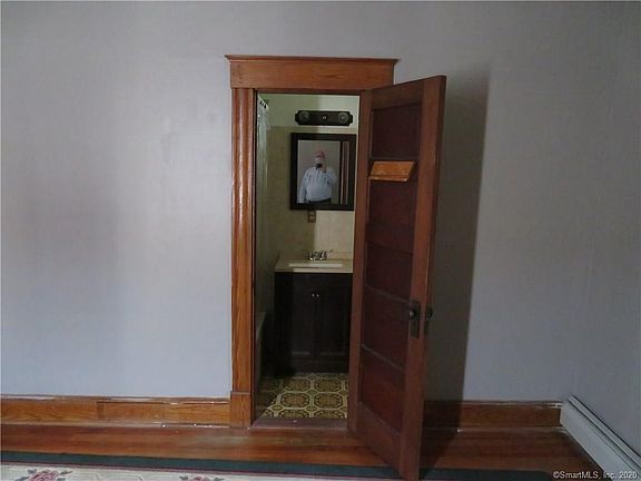 5th image of 497 Burritt St APT 3