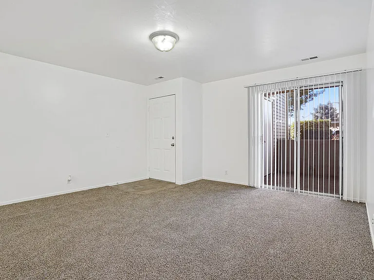 Lincoln Park Apartments — Photo 6