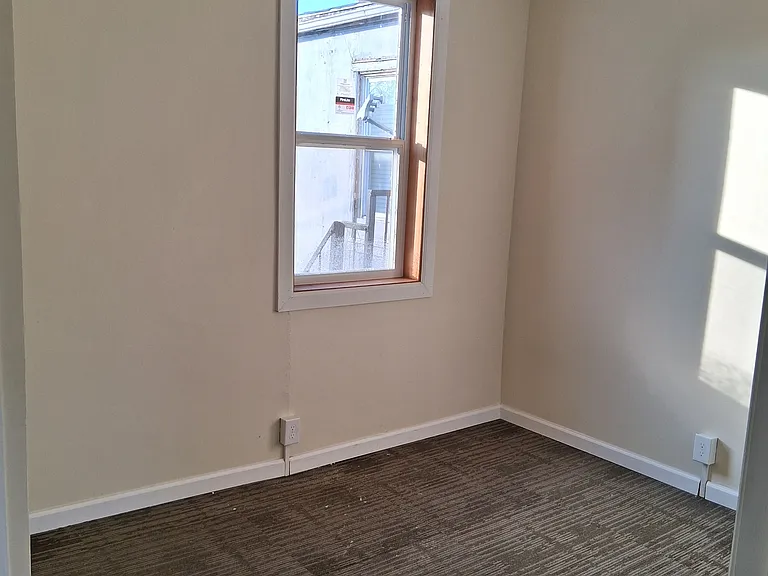112 S 6th St #3 — Photo 4