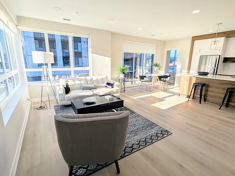 4030 University Ave NW — Photo 3