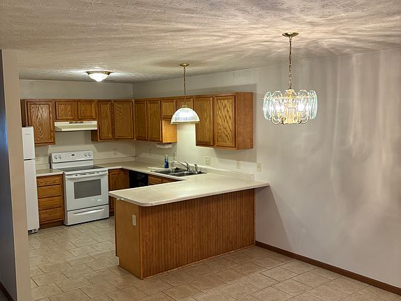 3rd image of 2718 Leslie Ln