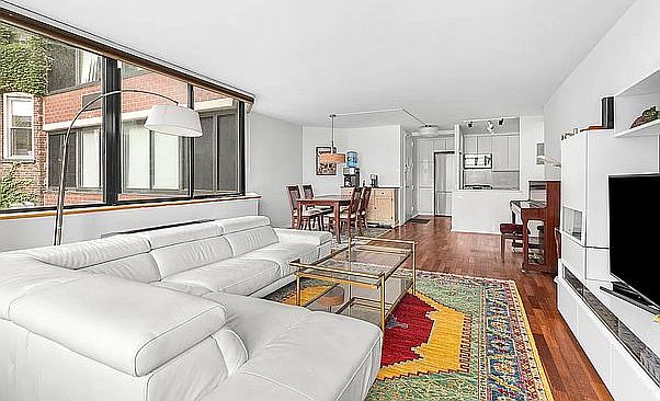 1st image of 204 E 90th St #3B