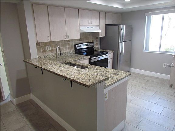 4th image of 111 Palmetto Ct