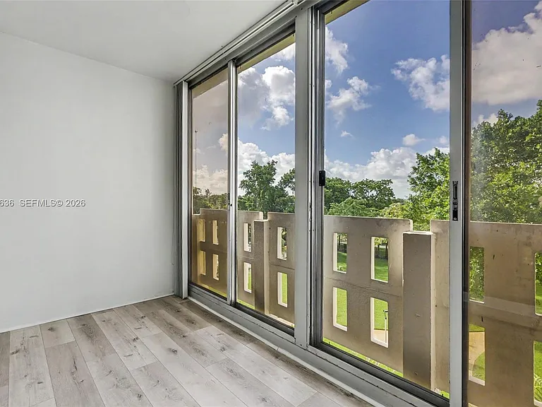 4330 Hillcrest Dr #405 — Photo 5