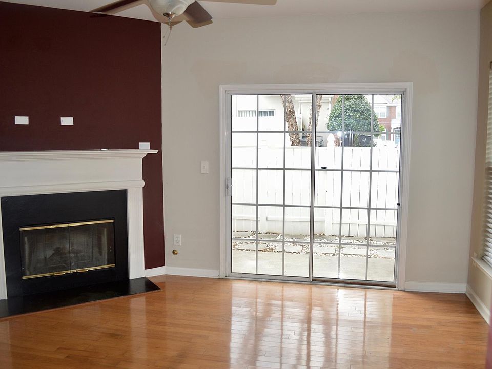 Living Room  https://home.cozy.co/apply/#!/423981