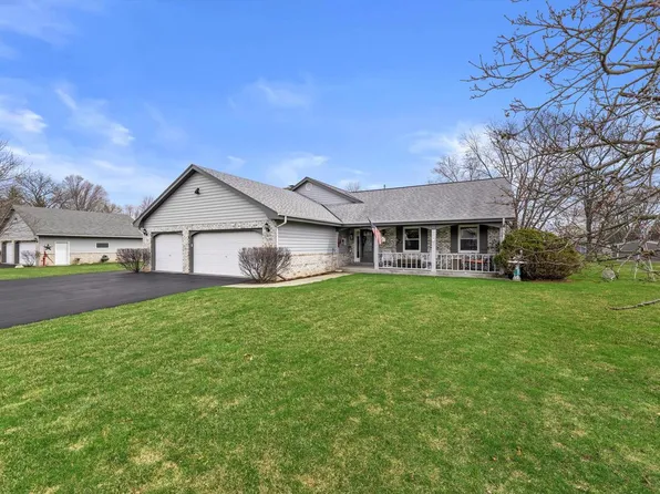 W236N1092 Kings COURT, Waukesha, WI 53188