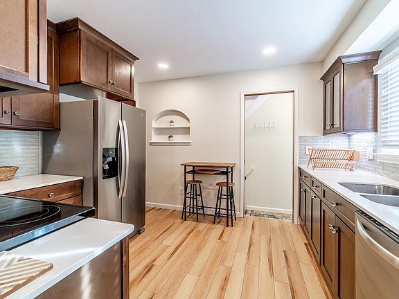 4th image of 1634 Hinton Dr