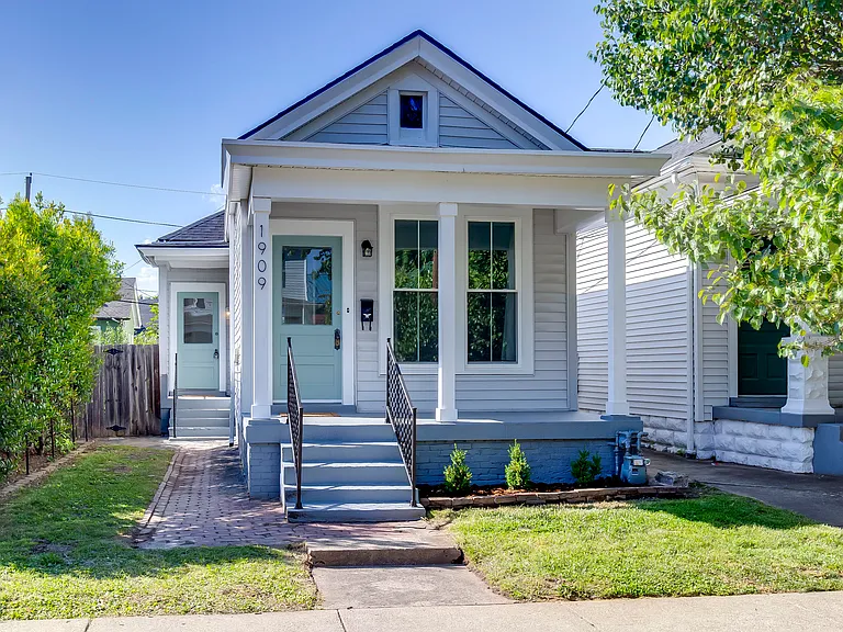 1909 Bonnycastle Ave — Photo 2