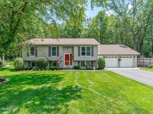 25 Mockingbird Lane, Queensbury, NY 12804