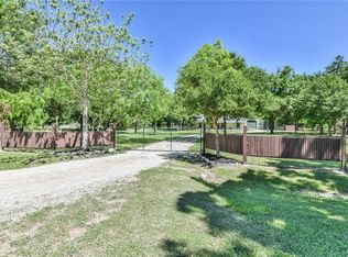 53 Windmill Dr, Hempstead, TX 77445