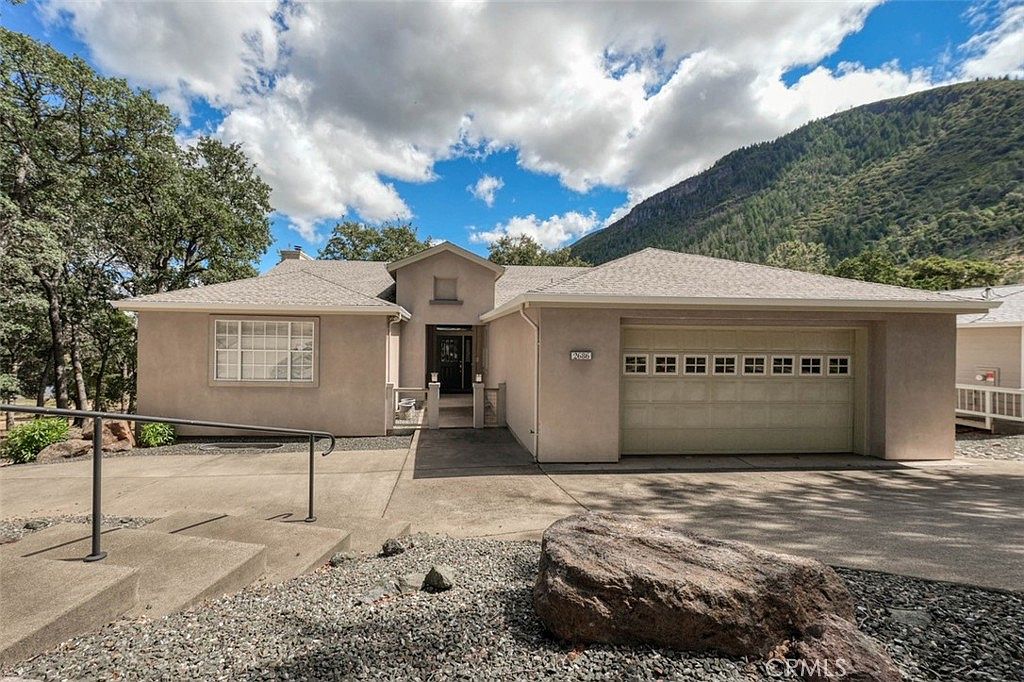 2686 Greenway Dr