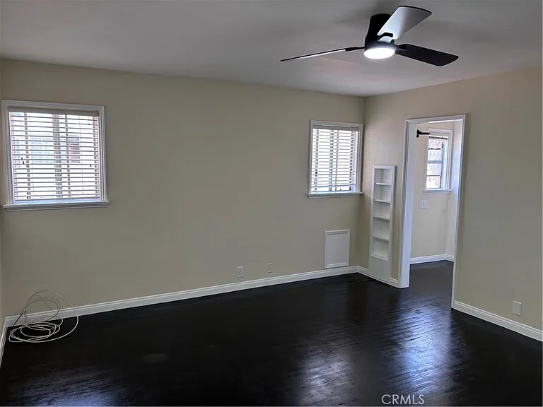 4565 E Carson St — Photo 8