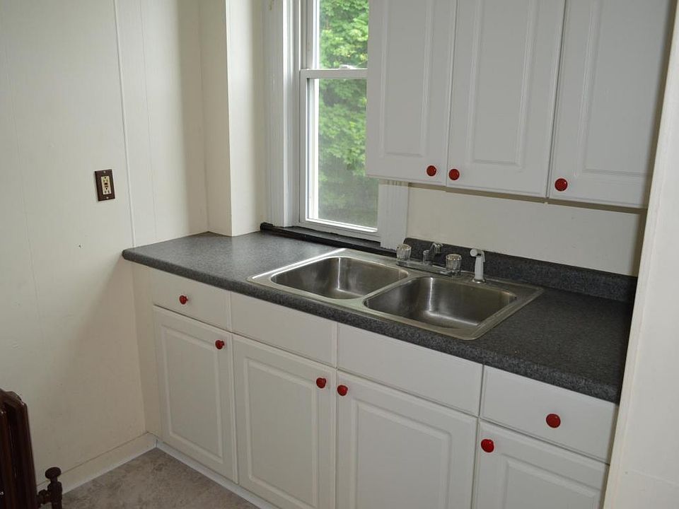 2nd image of 213 S Main St