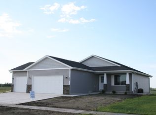 1142 15th St S, Brookings, SD 57006