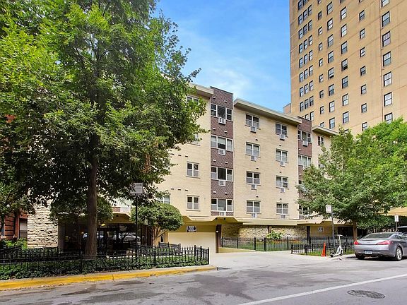 4th image of 420 W Aldine Ave APT 228