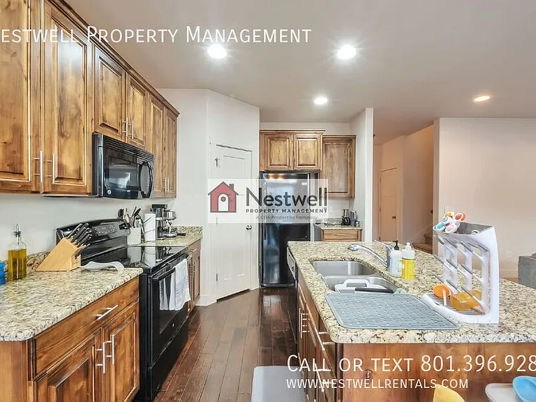 4159 N Fremont Dr — Photo 9