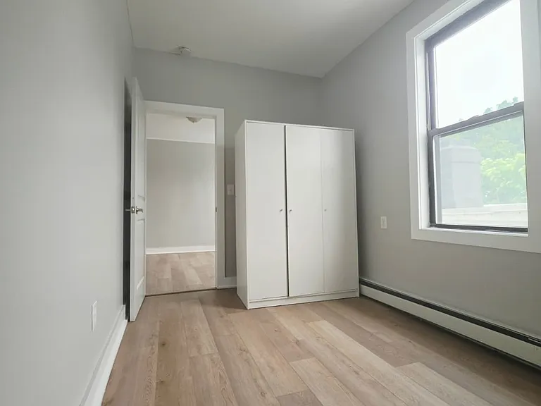 120 Randolph Ave #3R — Photo 2