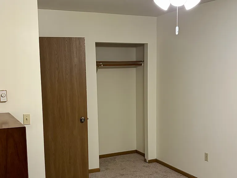 Reverseable overhead fan and lighting in bedroom.