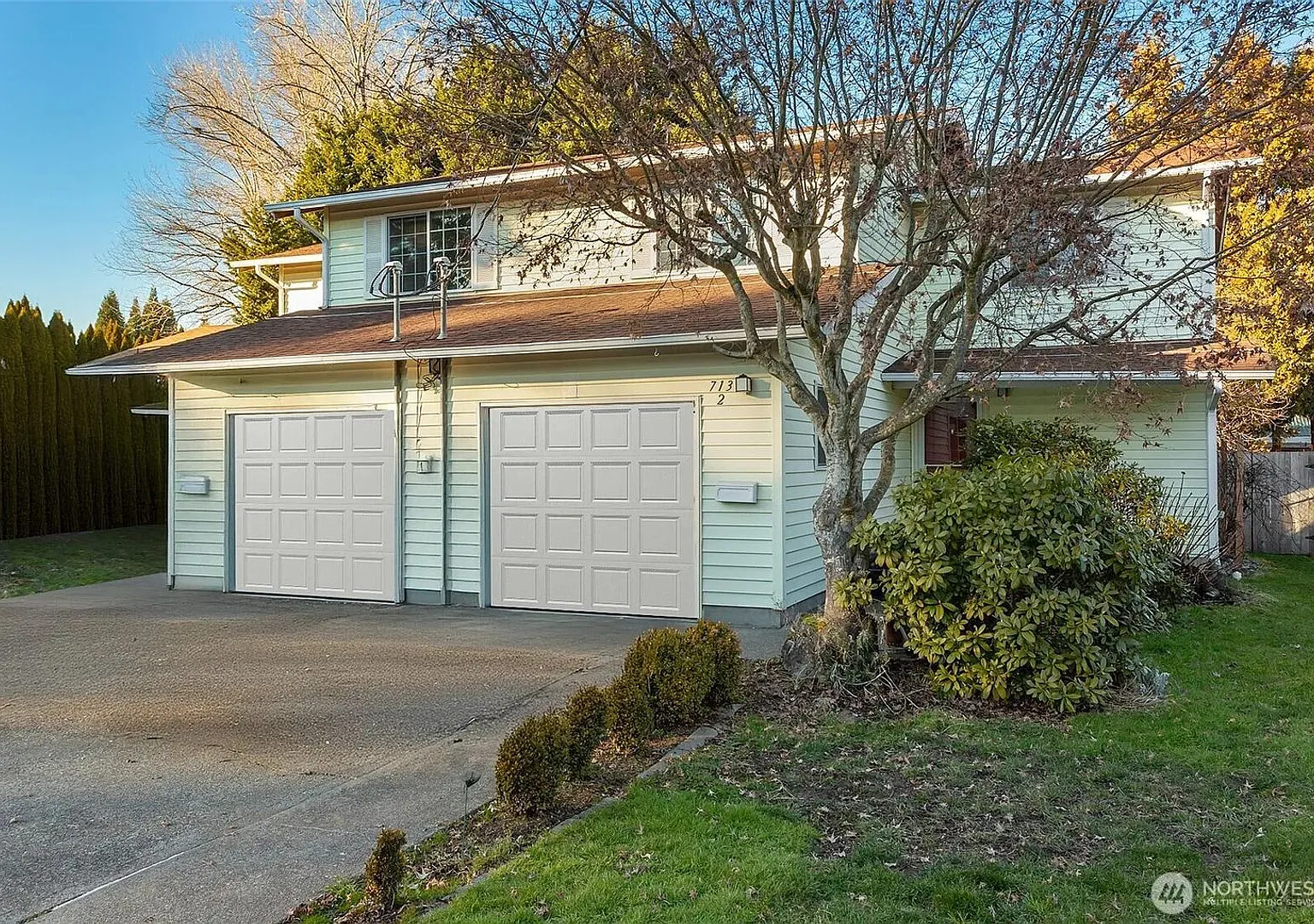 Beautiful Puyallup Duplex with Large Yard & Garden! — Photo 1