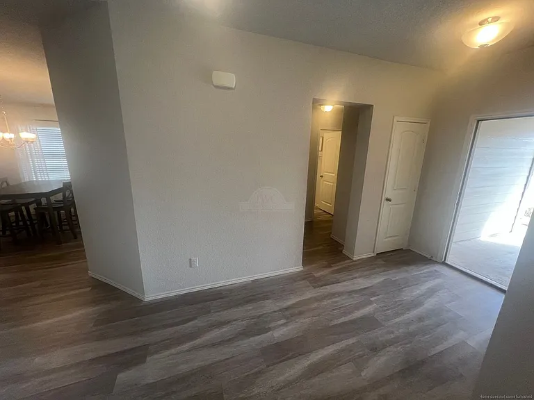 104 Green Jay Dr — Photo 6