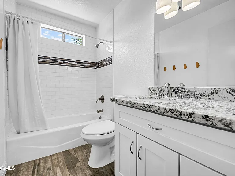 5219 E Winchcomb Dr — Photo 22