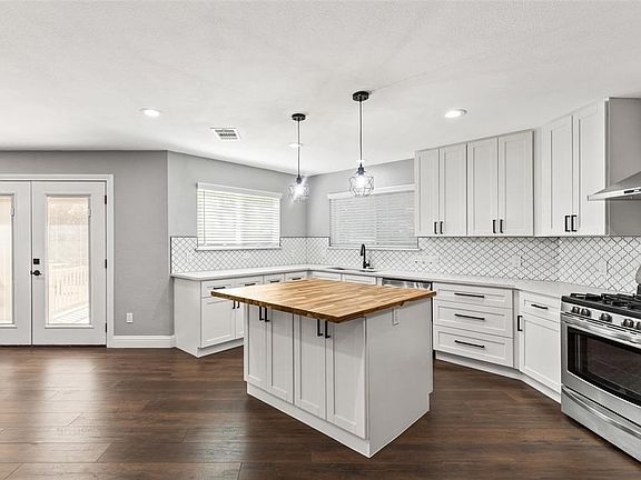 2nd image of 5817 Meadows Way
