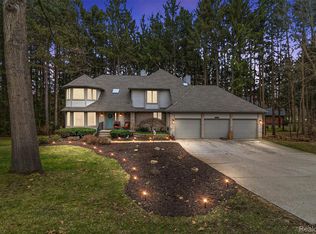 9641 Rolling Greens Dr, Pinckney, MI 48169
