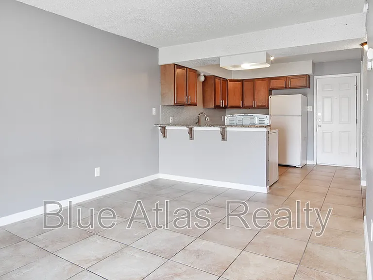 408 Noble Ave #B — Photo 3