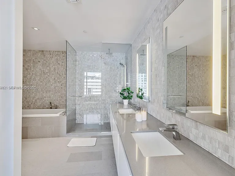 88 SW 7th St #1710 — Photo 7