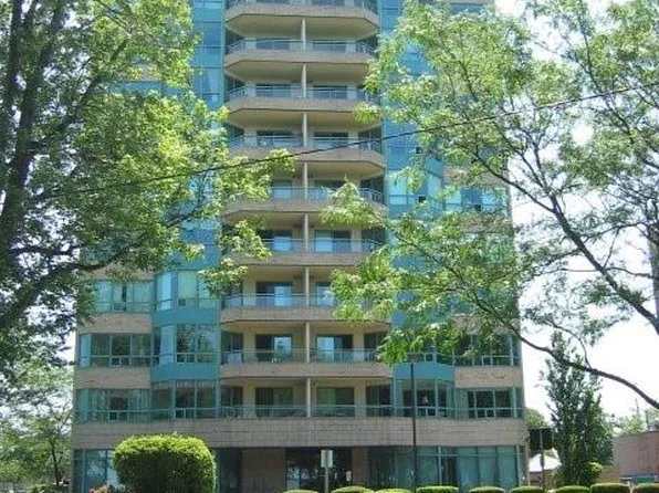 3601 Riverside Dr E #906, Windsor, ON N8Y 4Y2