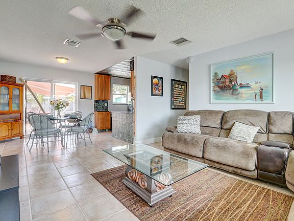 5th image of 3625 SW 22nd St