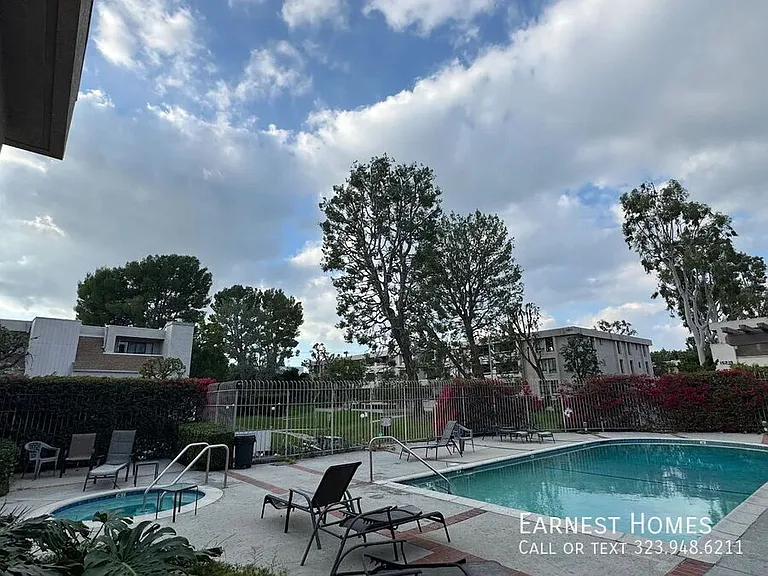 15215 Magnolia Blvd #110 — Photo 17