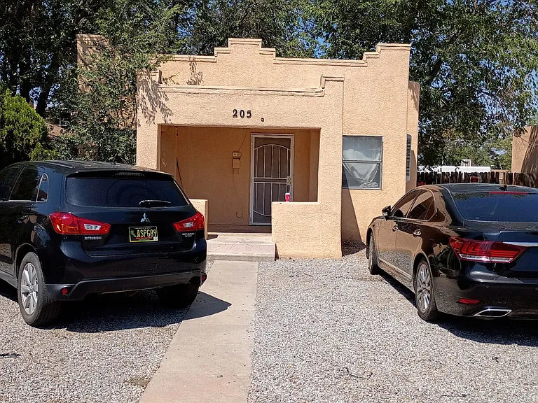 205 Princeton Dr SE — Photo 1