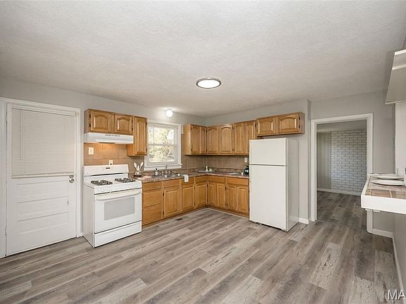 5th image of 9813 Winkler Dr