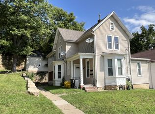 595 W 17th St #1/2, Dubuque, IA 52001