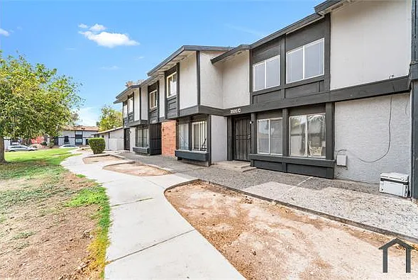3 bed, 1235 sqft, $1,800 — Photo 3