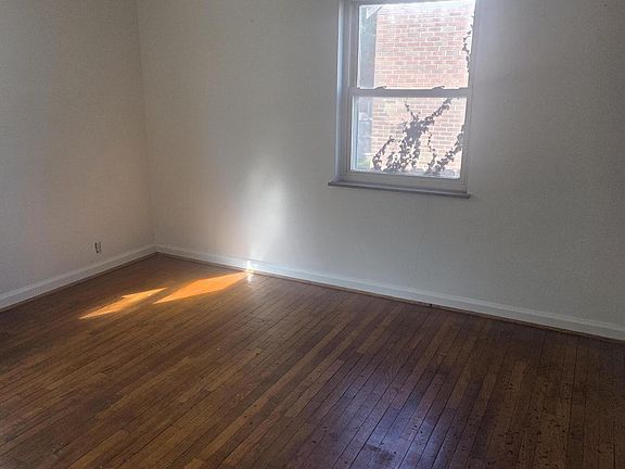 4th image of 335 Riddle Pl N