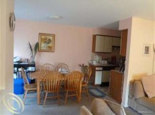 1055 N Main St #1, Clawson, MI 48017