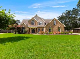 102 White Columns Dr, Kathleen, GA 31047